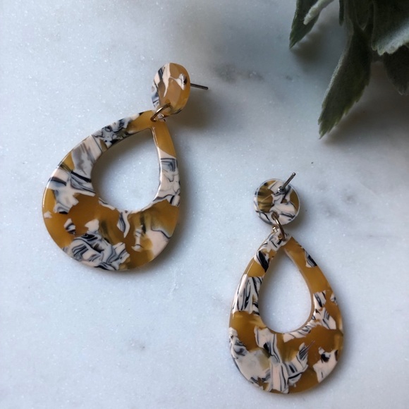 The Amabel - Mustard Design Earrings - Picture 2 of 3